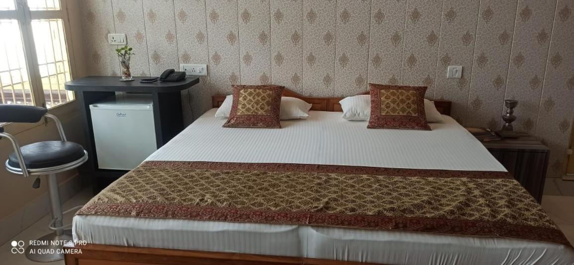 Shiva Ganges View Guest House Варанаси Екстериор снимка