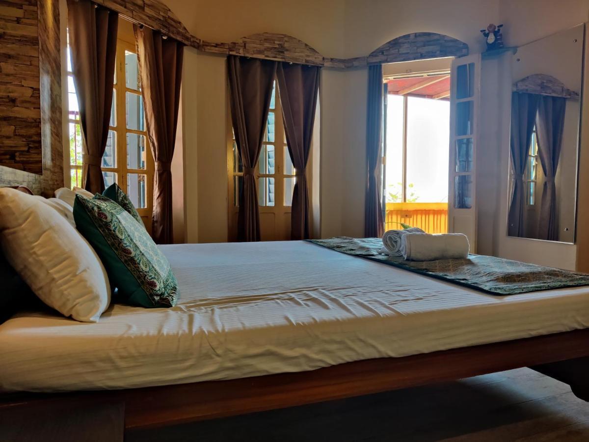 Shiva Ganges View Guest House Варанаси Екстериор снимка