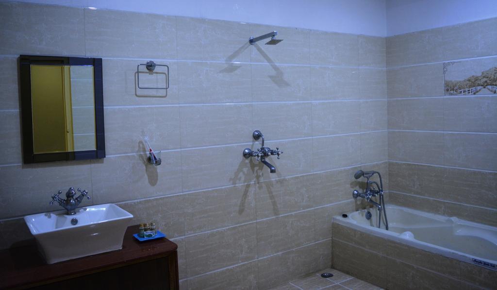 Shiva Ganges View Guest House Варанаси Екстериор снимка