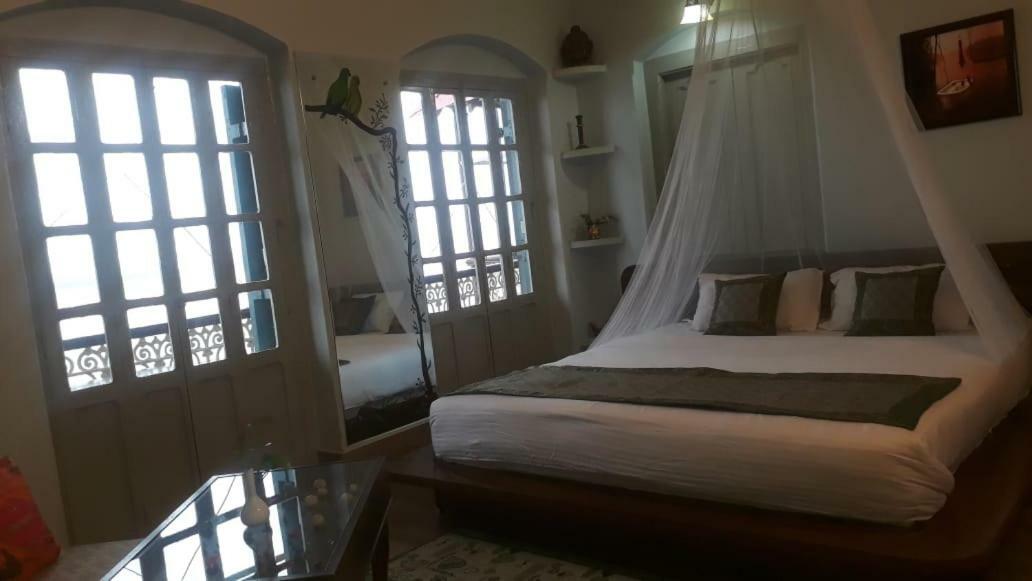 Shiva Ganges View Guest House Варанаси Екстериор снимка