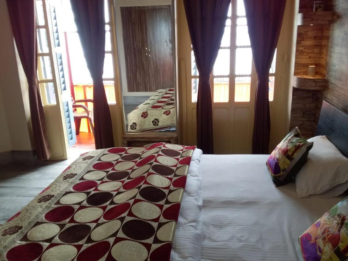 Shiva Ganges View Guest House Варанаси Екстериор снимка